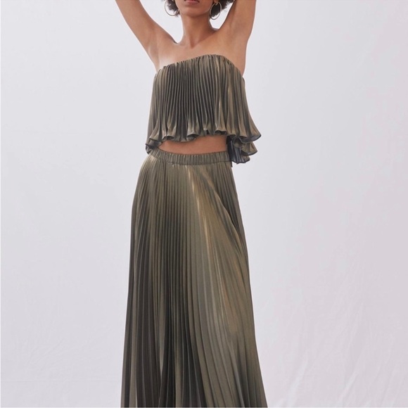 NWT Anthropologie Green & Gold Metallic Pleated Skirt and Top Set - Picture 2 of 16